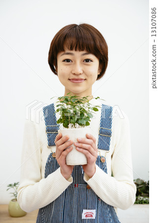 Flowerpot and woman 13107086