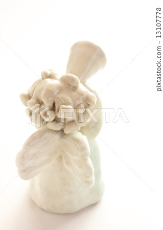 Angel blowing trumpet (pottery) (vertical rear view) 13107778