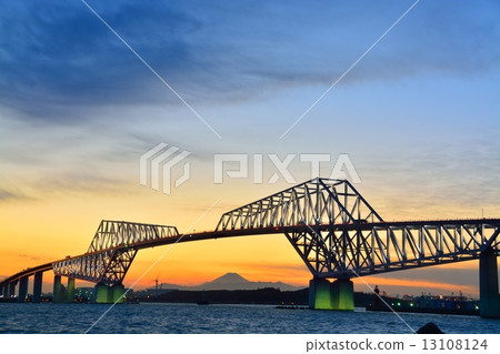 Gate Bridge 13108124