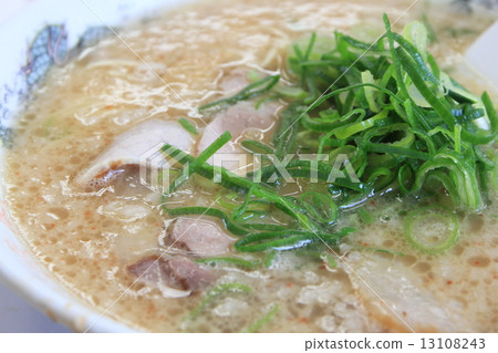 Kyoto-style soy sauce-flavored ramen 13108243
