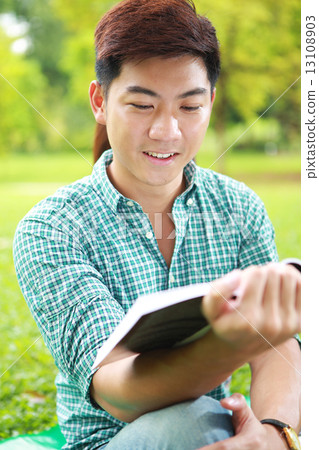 Young, student, lifestyle, eduaction, casual, handsome, man, youth, outdoor, studying, information 13108903