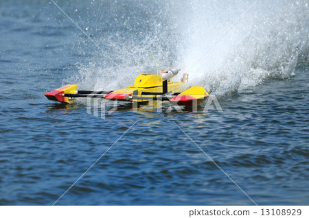 無線電控制的船 無線電控制的船 13108929