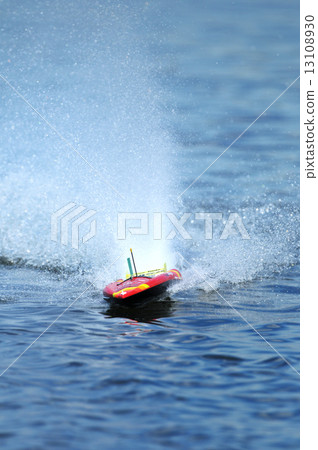 無線電控制的船 無線電控制的船 13108930