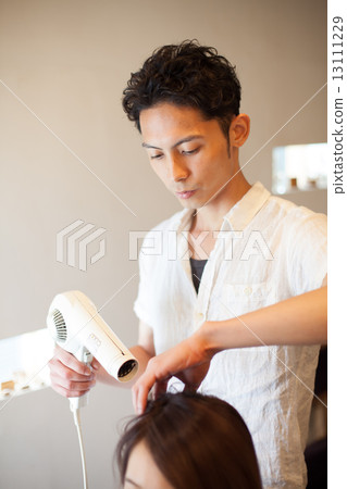hairdresser, beautician, beauty artist 13111229