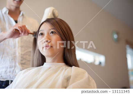 髮廊 吹頭髮 女生 13111345