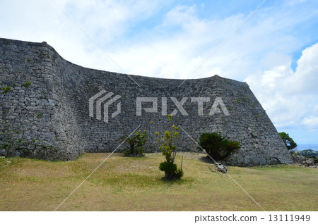 "Three Guo" of World Heritage Nakagusukujo Castle Ruins (Kitakakujo village in Nakagami-gun, Okinawa Prefecture, Nakagusuku village) 13111949