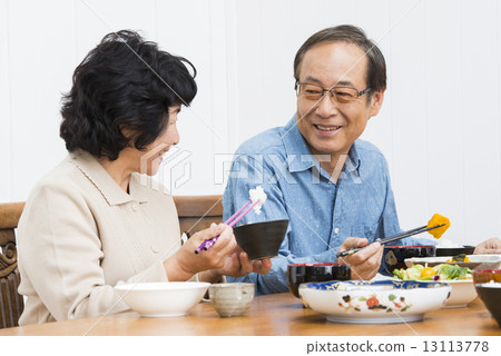 喜歡吃飯的老人 13113778