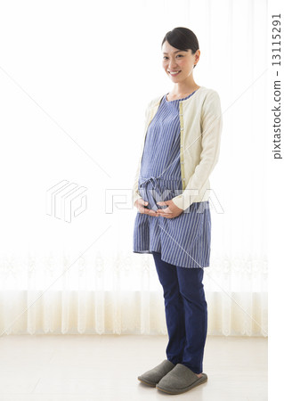 Pregnant woman 13115291
