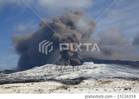 阿蘇火山口雪景 13116359