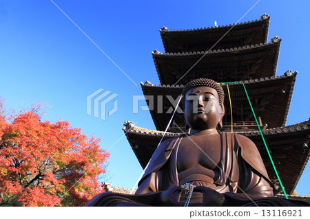December Aichi Yasushiyama Kinkoji, 5-storied tower and Heisei Daibutsu and autumn leaves 13116921