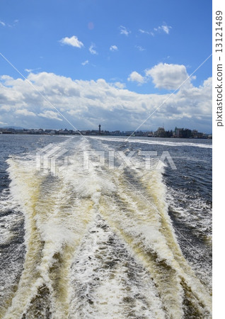 Ship's wake (Hakata Bay / Fukuoka city, Fukuoka prefecture) Ship's wake (Hakata Bay / Fukuoka city, Fukuoka prefecture) 13121489