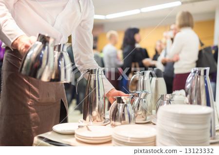 Coffee break at business meeting 13123332