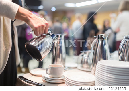 Coffee break at business meeting 13123335