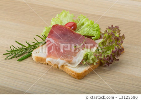 Prosciutto sandwich 13125580