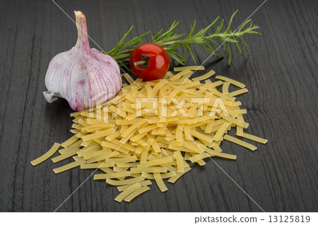 Raw macaroni Raw macaroni 13125819
