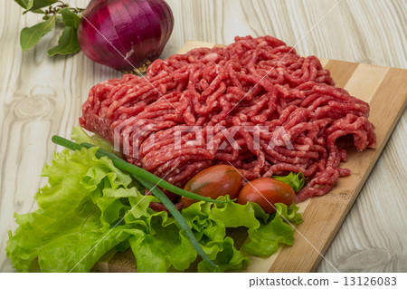 Raw minced beef Raw minced beef 13126083