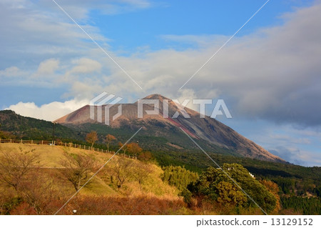 燦爛的霧島山脈“高千穗峰” 13129152