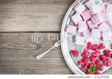 Homemade raspberry marshmallow with fresh raspberries and sugar Homemade raspberry marshmallow with fresh raspberries and sugar 13129168