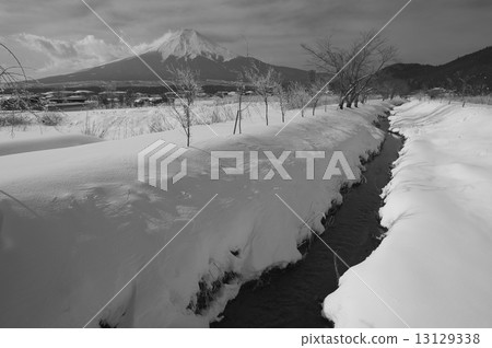 富士冬天的風景 富士冬天的風景 13129338