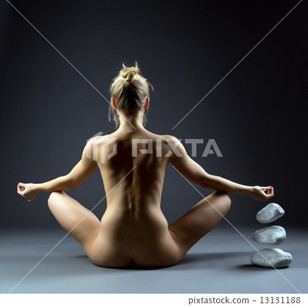 Nude female telekinetic posing back to camera 13131188