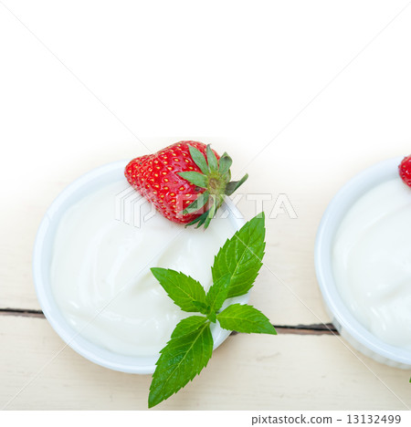 organic Greek yogurt and strawberry 13132499