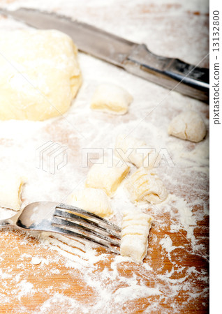 making fresh Italian potato gnocchi 13132800