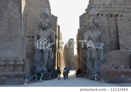 盧克索神廟·拉美西斯二世雕像的第一塔門 盧克索神廟·拉美西斯二世雕像的第一塔門 13132944