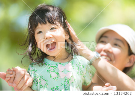 Girls who rejoice 13134262