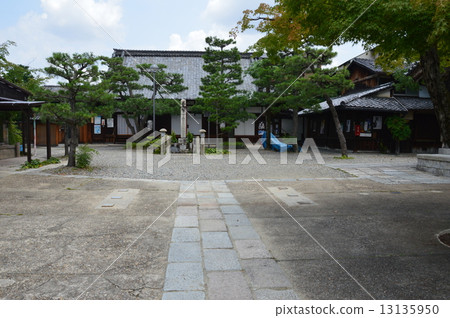 六堂地王寺院內(京都市東山區山尾寺通四條輕4丁目小松町595) 六堂地王寺院內(京都市東山區山尾寺通四條輕4丁目小松町595) 13135950