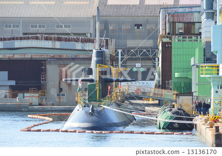 Submarine in the dock (Chuo Ward, Kobe City, Hyogo) Submarine in the dock (Chuo Ward, Kobe City, Hyogo) 13136170