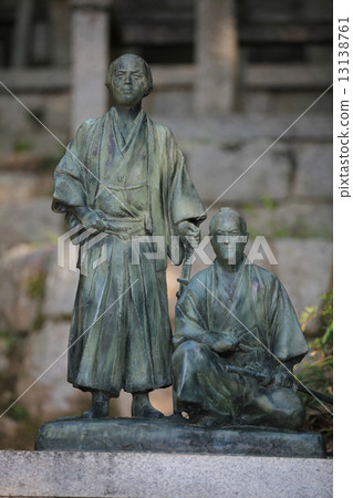 京都市Lingyama Keikoku Shrine Sakamoto Ryoma Nakaoka Shintaro雕像 13138761