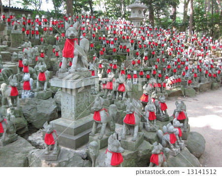 Toyokawa Inari Spirit Whale Mound Toyokawa Inari Spirit Whale Mound 13141512