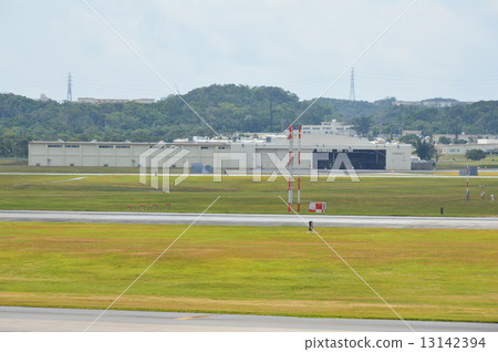 從“Kaido路站”(沖繩縣中上郡嘉手納鎮)看到的“美國空軍·嘉手納基地” 從“Kaido路站”(沖繩縣中上郡嘉手納鎮)看到的“美國空軍·嘉手納基地” 13142394