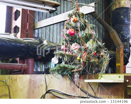 old decorated Christmas tree in workshop old decorated Christmas tree in workshop 13144196