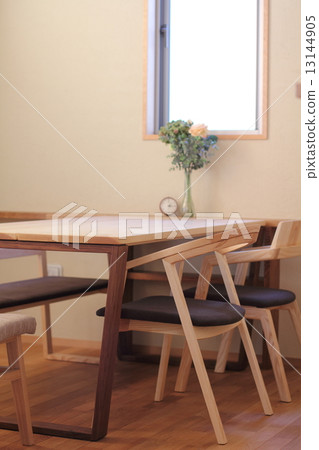 Dining table 13144905