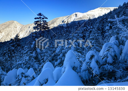 Iwagadake山/ Iwo-jima的山脊線從Jizo山脊攀登 13145830