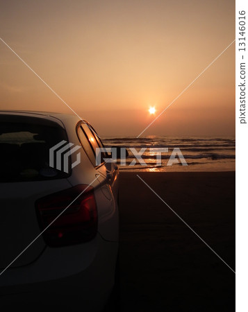 諾托和汽車的日落 諾托和汽車的日落 13146016