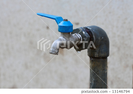 Defective faucet, Faucet control water flow by Open and close function by user. 13146794