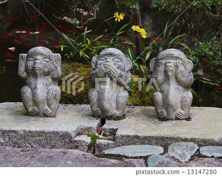 Fukuoka prefecture Shikokuji monkey · saying monkey · listen monkey 13147280