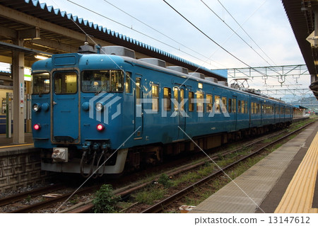 Hokuriku main line 413 train 13147612