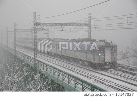 Chuo Line 115 series Nagano train traveling through a snowstorm 13147827