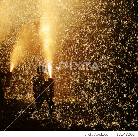 竹煙花奉獻節日 竹煙花奉獻節日 13148266