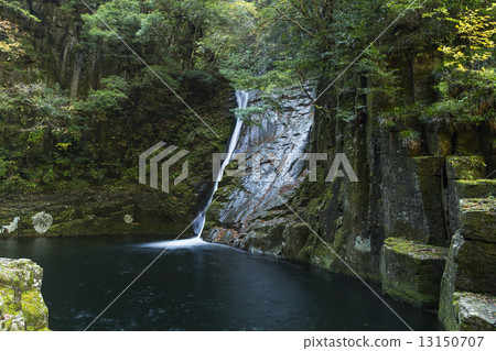 Red eyed falls 13150707