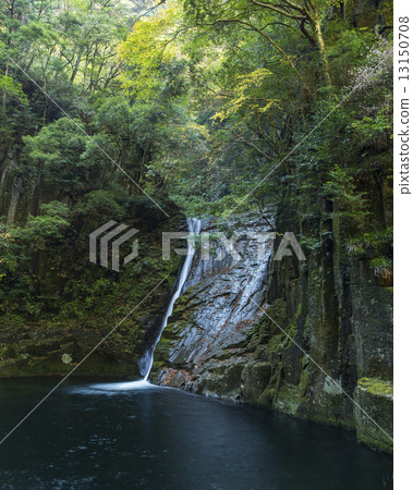 紅眼睛的瀑布 13150708