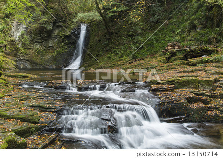 紅眼睛的瀑布 紅眼睛的瀑布 13150714