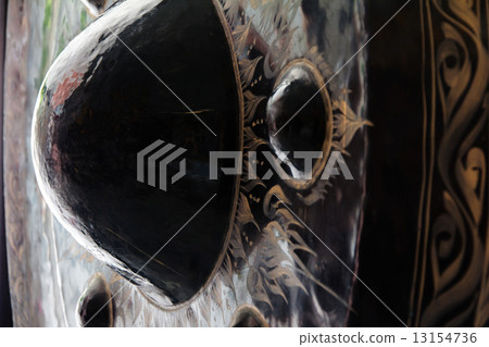 gong in temple  13154736