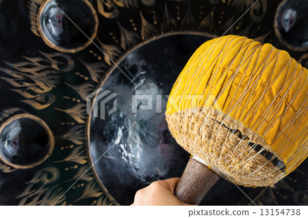 Hand hit big gong in temple  13154738