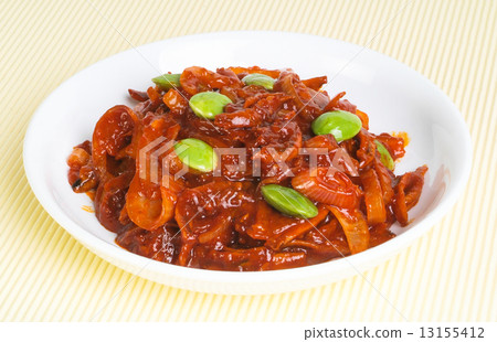 spring onions, onions, stinky beans, red chillies 13155412