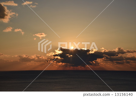 Hinata Cape 13156140