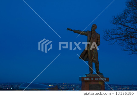 Clark博士在冬天的中間 13156190